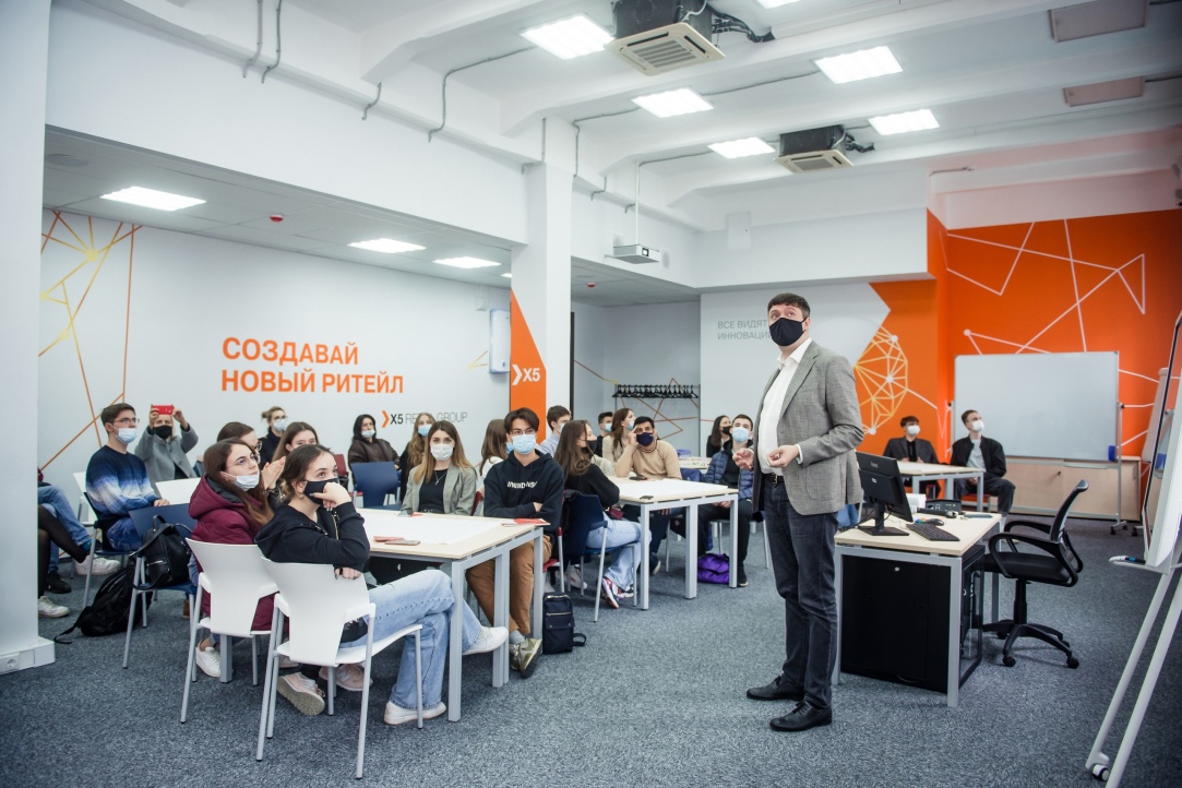 Shabolovka Campus Quest, Business Games and Meetings with Academic Supervisors - the Graduate School of Business hosts an 'Applicant School' for Prospective Bachelors