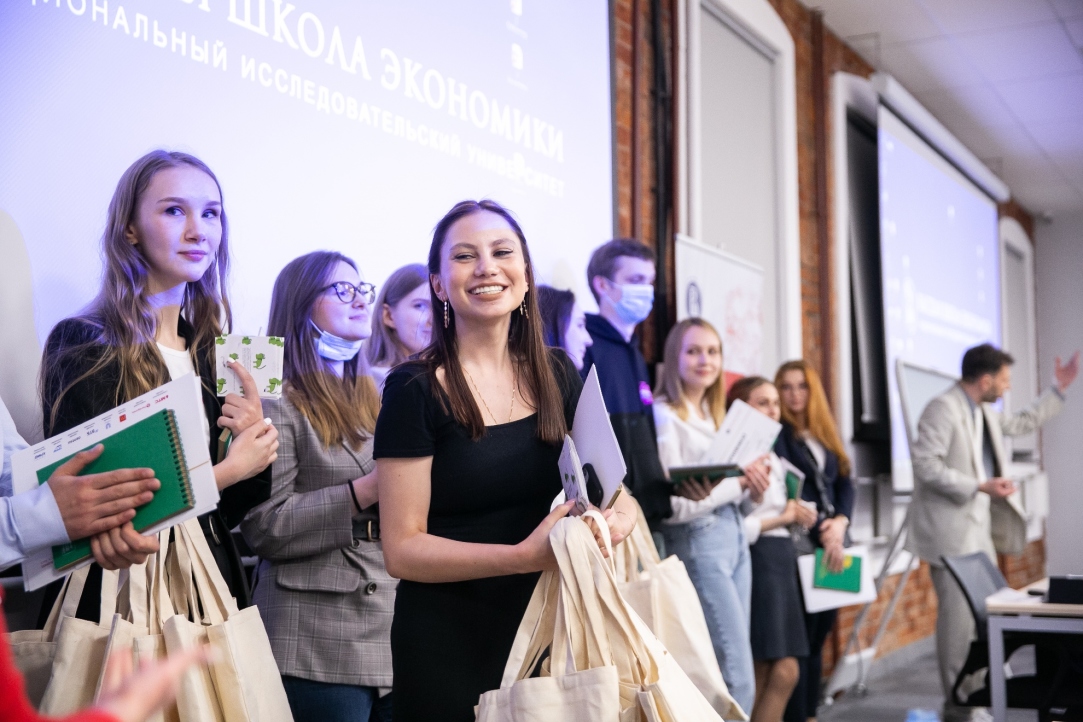 Supporting NGOs, Improving Financial Literacy, and Environmental Cartoons: Graduate School of Business Students Defend Their Marketing Projects