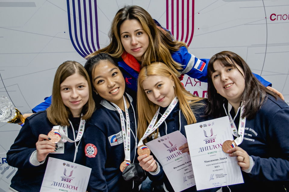 Команда ВШЭ по кёрлингу среди девушек заняла третье место на VII Всероссийской зимней универсиаде