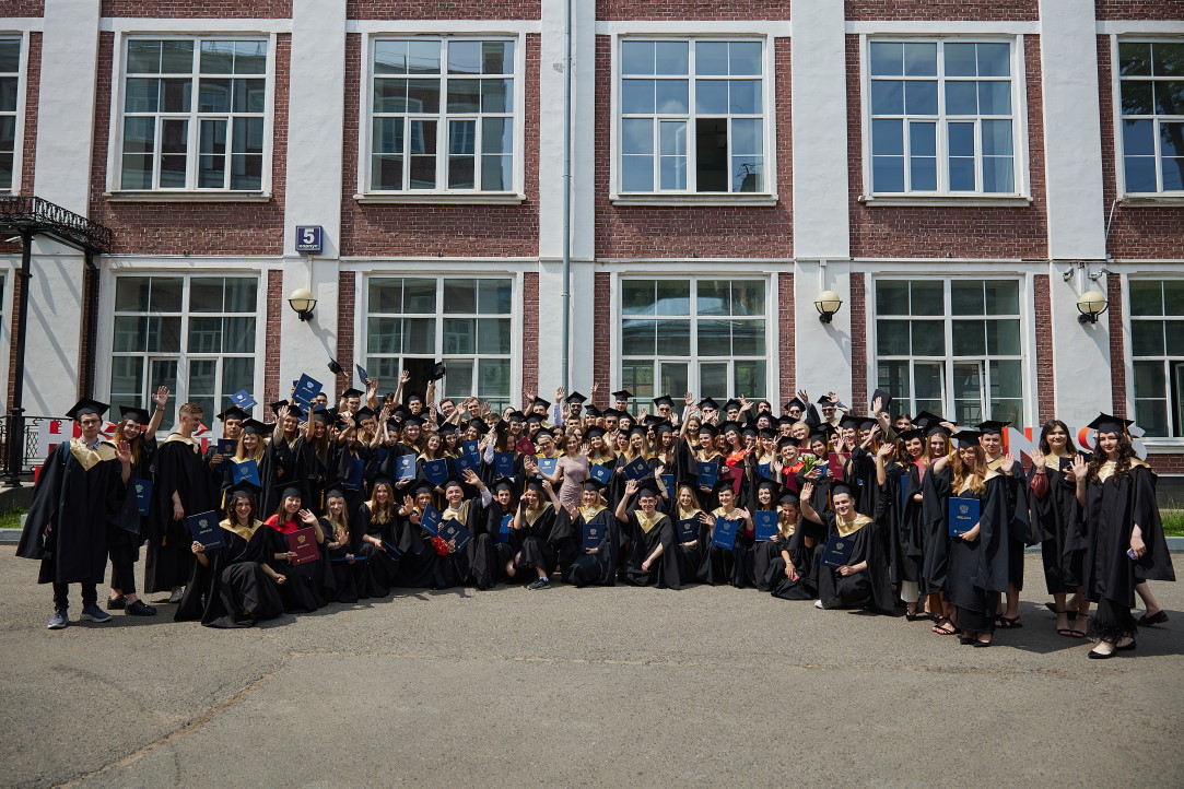 «Все работодатели затаили дыхание и действительно ждут вас»: партнеры Высшей школы бизнеса НИУ ВШЭ поздравили выпускников бакалавриата
