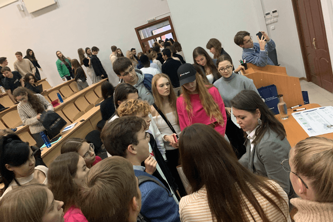 Елена Мякотникова на встрече со студентами