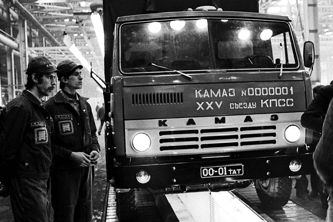 Грузовик КАМАЗ сходит с конвейера, 1976 г.